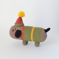 The Elf on the Shelf Sausage Dog amigurumi by Elisas Crochet
