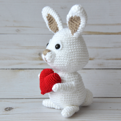 Valentine Bunny amigurumi pattern by Elisas Crochet