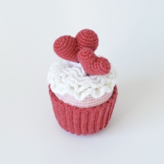 Valentine Cupcake amigurumi by Elisas Crochet