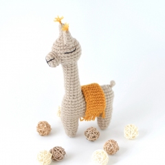 Violet the Alpaca amigurumi pattern by Elisas Crochet