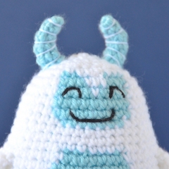 Yeti amigurumi pattern by Elisas Crochet