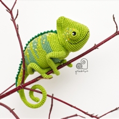 Carl the Chameleon amigurumi by YarnWave