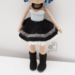 Doll Roxy amigurumi by YarnWave