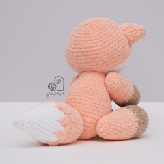 Fluffy fox amigurumi by YarnWave