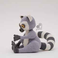 Lester the Lemur amigurumi pattern by YarnWave