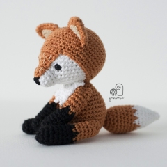 Lucy the Fox amigurumi pattern by YarnWave