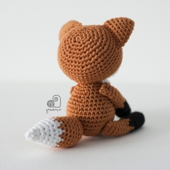 Lucy the Fox amigurumi by YarnWave