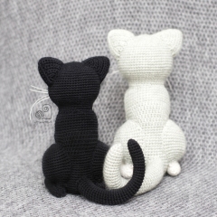 Luna the Cat amigurumi pattern by YarnWave