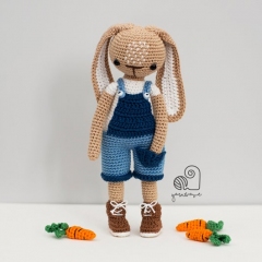 Ollie the Bunny amigurumi pattern by YarnWave