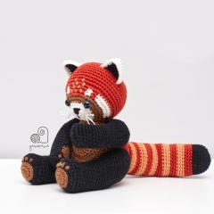 Ronnie the red panda amigurumi by YarnWave