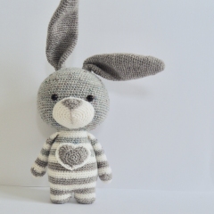 Bea the rabbit amigurumi by Poppacrafts