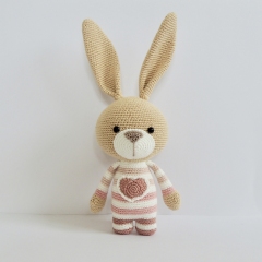 Bea the rabbit amigurumi pattern by Poppacrafts