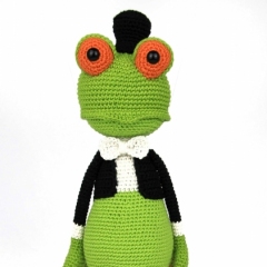Fergus the Frog amigurumi pattern by KateDusCrochet