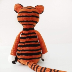 Tilly the Tiger amigurumi pattern by KateDusCrochet
