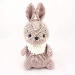 Henri, the rabbit  amigurumi by leami