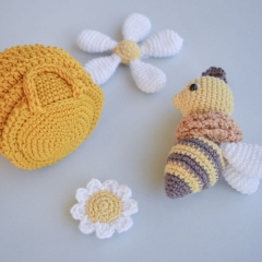 SET: Bee and beehive amigurumi pattern by Ms. Eni