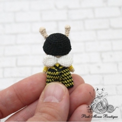Mister Buzz Bee and His Honeycomb House amigurumi by Pink Mouse Boutique