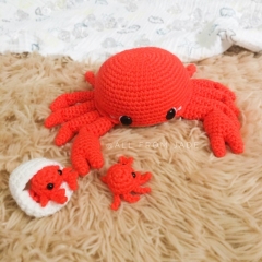 Charlotte the Crab Mom & her babies amigurumi by All From Jade