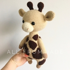 Gloria the Giraffe amigurumi pattern by All From Jade