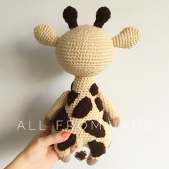 Gloria the Giraffe amigurumi pattern by All From Jade