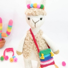 Julia, the Andean llama amigurumi pattern by Conmismanoss