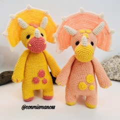 Keras triceratops amigurumi by Conmismanoss