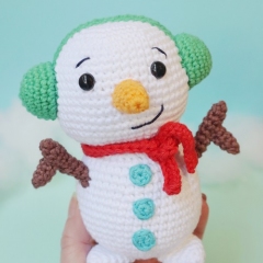 Candy the Snowman amigurumi pattern by Cara Engwerda