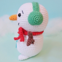 Candy the Snowman amigurumi by Cara Engwerda