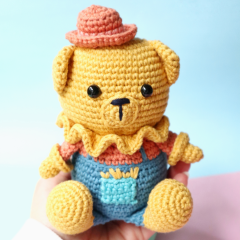 Rico the Scarecrow amigurumi pattern by Cara Engwerda