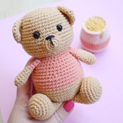 Sticky the Honey Bear amigurumi pattern by Cara Engwerda
