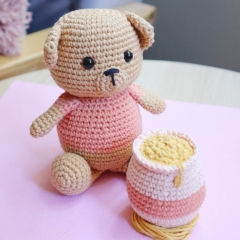 Sticky the Honey Bear amigurumi by Cara Engwerda