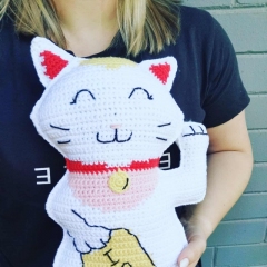 Suki the Lucky Cat amigurumi by Cara Engwerda