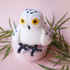 Yuki the Snowy Owl amigurumi by Cara Engwerda