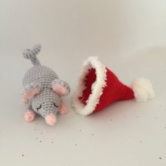 Christmas Mouse amigurumi pattern by PoseyplacebyDenise