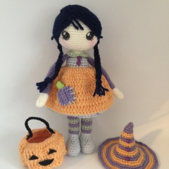 Hallie Halloween Witch amigurumi by PoseyplacebyDenise