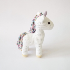 Amethyst the Unicorn amigurumi pattern by Smiley Crochet Things