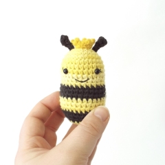 Beehive Flower amigurumi by Smiley Crochet Things