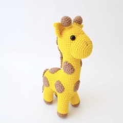 George the Giraffe amigurumi by Smiley Crochet Things