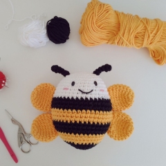 Rafa the Bee  amigurumi pattern by Yarn Handmade