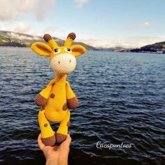 Greta, the giraffe  amigurumi pattern by Cucapuntoes