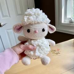 Sadie the Sheep amigurumi pattern by Little Muggles