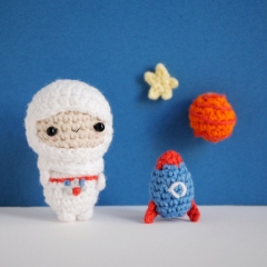 The Astronaut amigurumi by The Wandering Deer