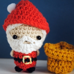 Santa Claus and Elf amigurumi pattern by The Wandering Deer