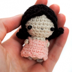 The Singer amigurumi pattern by The Wandering Deer