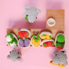 The Grocery Shop - Mice Family amigurumi by The Wandering Deer