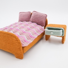Dollhouse Bed amigurumi pattern by StudioManya