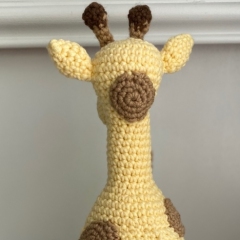 Grayson Giraffe amigurumi pattern by Cloud 9 Knots