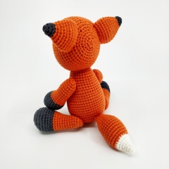 Lissie the Fox amigurumi pattern by AmiBunnyCrochet