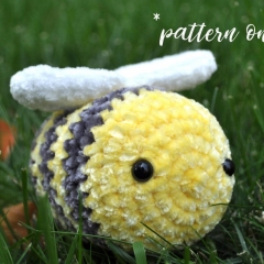Bree the Velvet Bumblebee amigurumi pattern by The Kotton Kaboodle