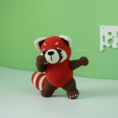 Dabbing Red Panda amigurumi by Lennutas